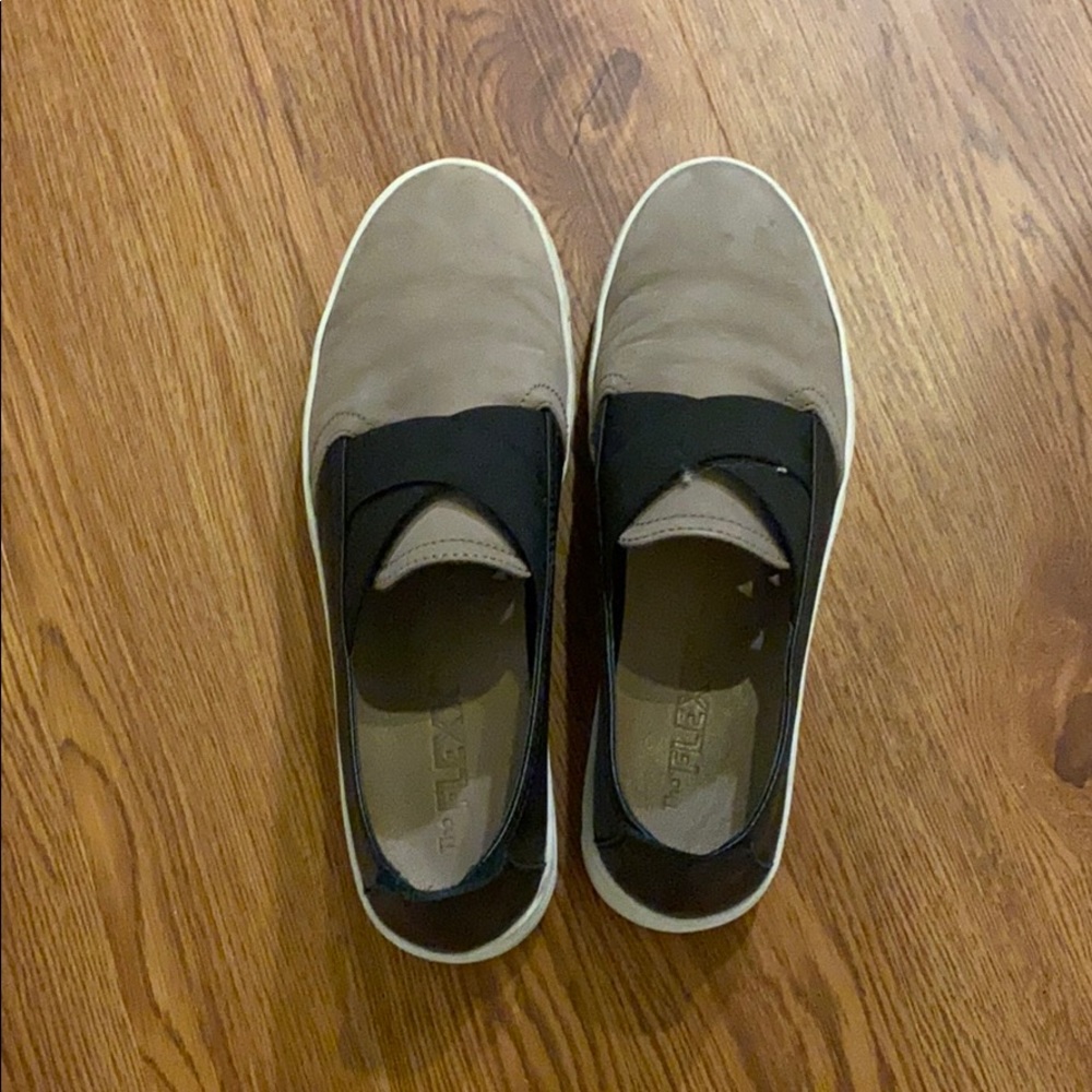 Flexx slip on sneakers